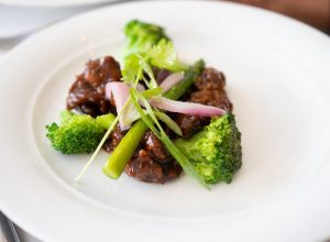 Junetina sa brokolijem na kineski način
